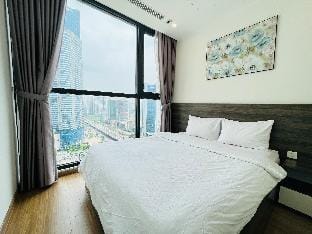 Vinhomes Sky Lake Pham Hung My Dinh City View 2BR Apartment in Laos