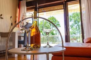 Sea View Suite/King Bed/ 150Mbps WiFi/ Patio Swing Apartment in Rijeka