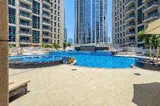 City skyline view I Super-fast Wi-fi I Downtown Apartment in Dubai