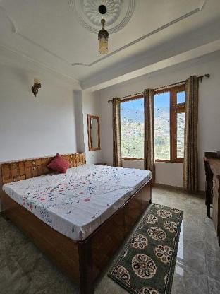 Wild Orchard Pure Vegetarian Homestay (6 Persons) Apartment in Himachal Pradesh