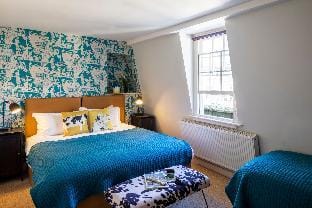 Harry’s Townhouse Apartment in Bath
