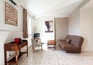 Central 1 Bedroom Place Marché Gambetta Apartment in Cannes