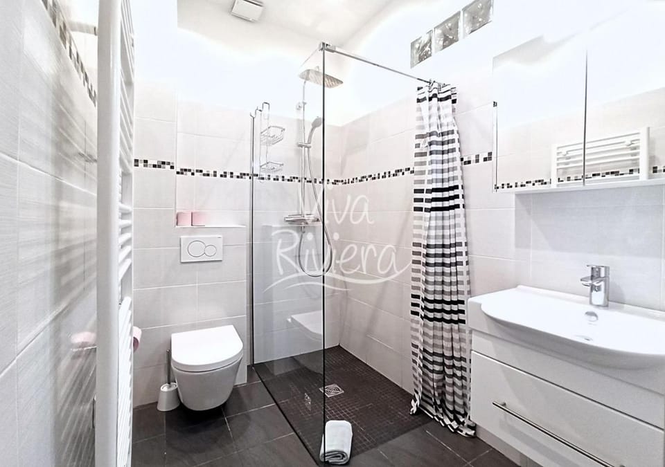 Calm and Modern 1 Bedroom City Centre Cannes Apartment in Cannes