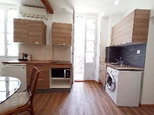 Central 2 Bedrooms Balcony Commandant André Apartment in Cannes