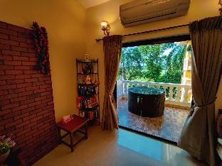 Classy 2BHK apt with pool, Colva beach by iTvara Apartment in Goa, India