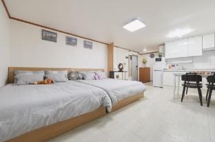 Hongdae 아지트하우스 .사랑스런 공간 . 홍대입구역(Exit 7) 도보2분.조용한숙소 Villa in Seoul