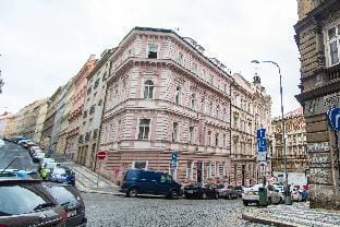 Private Retreat Close to Stations in Praha 3 Apartment in Prague