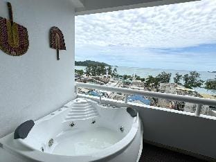 Sea view apartment with jacuzzi at Patong Tower Apartment in Patong