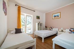 Say close to Center and Beach 6 Kl Apartment in Novalja