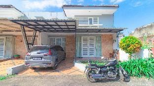 Villa Seger Waras 2 Bedroom with Karaoke Villa in Batu