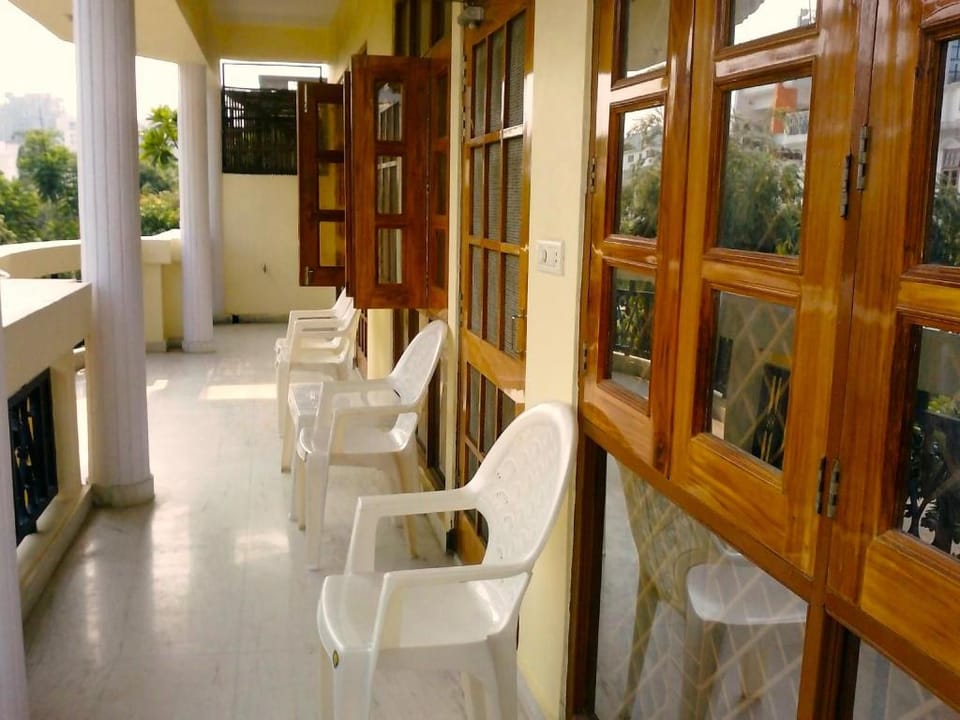 Fully Furnished Two BHK Executive Suite SA5 Apartment in Lucknow