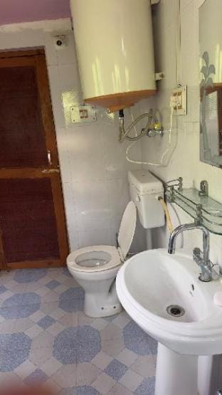 Top Hill Cottage- Hut in Pahalgham  Vacation rental in India