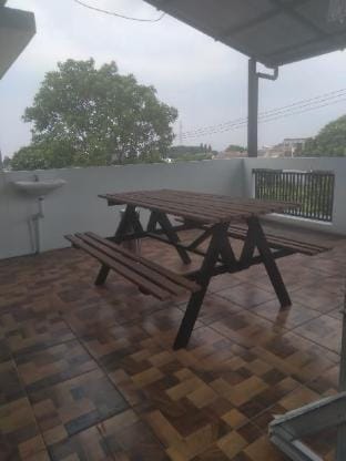 COCO Villa Bogor |Balcony|BBQ|Backyard|3BR Vacation rental in West Java
