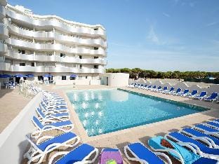 Airy Stay by the Mediterranean Apartment in Le Barcarès