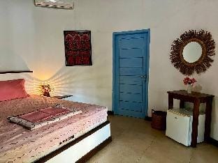 Oasi Gili Air - Yellow Bungalow Vacation rental in Pemenang