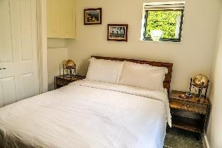 Cottage with Hot Tub near Cheltenham & Tewkesbury  Vacation rental in Cotswold District