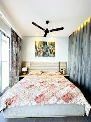 Luxury paradise in the sky @27th floor Apartment in Noida