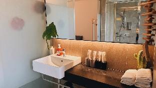 Yuko Hot Spring Accommodation / High-Rise Ocean View / Walking Distance to Train and Bus Apartment in Taiwan, Province of China