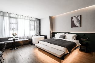 Lia享夜阳光浴缸大床房 Apartment in Guangzhou