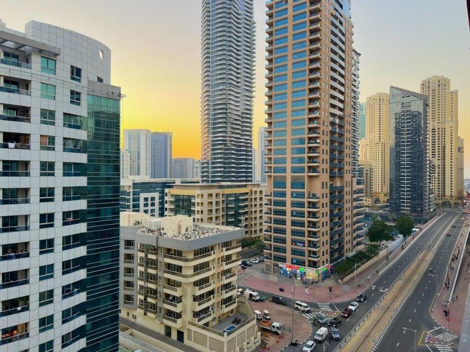 Luxury & Centric Flat with Balcony views in Marina Apartment in Dubai