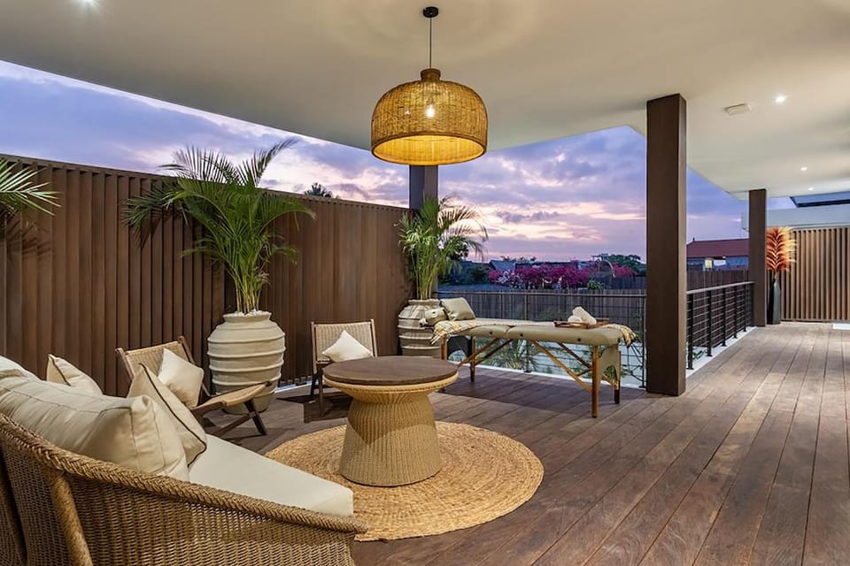 Villa Cebossa by Optimum Bali Walk to Beach / Finn’s Canggu Apartment in North Kuta