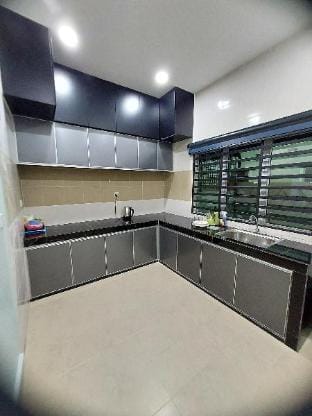 No 50 Setia Jaya Sitiawan @ 6 bedroom @ Free Wifi Vacation rental in Perak