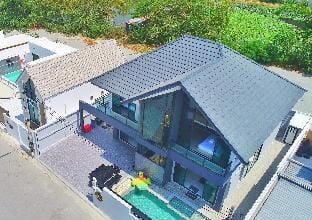 Feelgood Poolvilla bangsaen Villa in Chon Buri Changwat