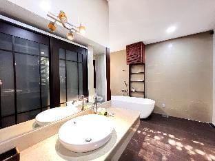 BAU VILLA - Private pool villa walk to beach Villa in Da Nang