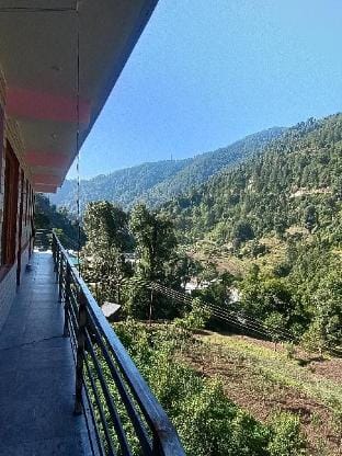 Snow Valley Homestay Tikken ( Barot ) Apartment in Punjab, India