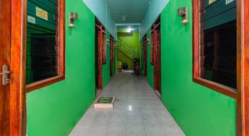Hotel O Homestay Pak To Syariah Hotel in Surabaya