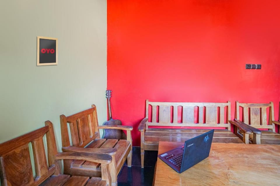 Hotel O Homestay Pak To Syariah Hotel in Surabaya