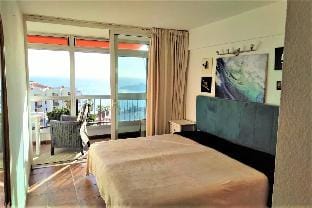 Beachfront Panoramic Playa Los Cristianos Apartment in Los Cristianos