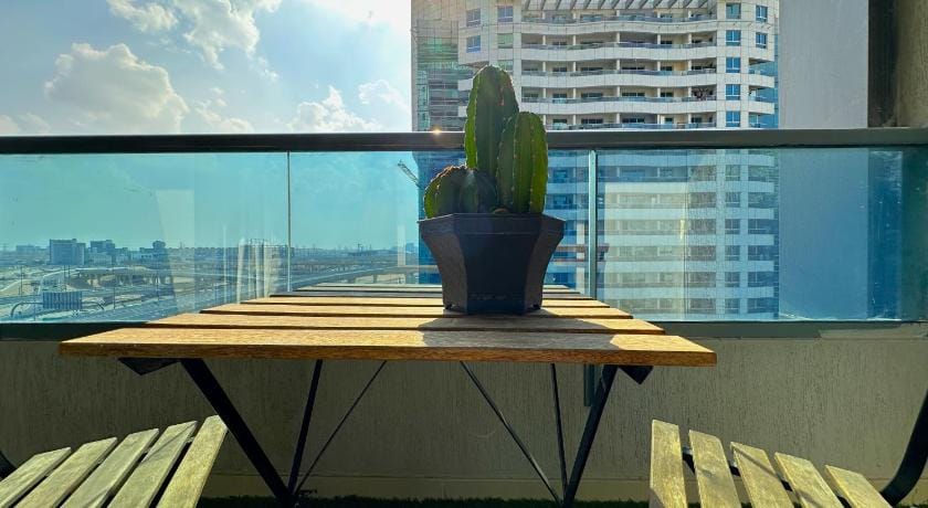 Luxury Studio w/ BoHo Design and Balcony for 4 Pax Apartment in Dubai