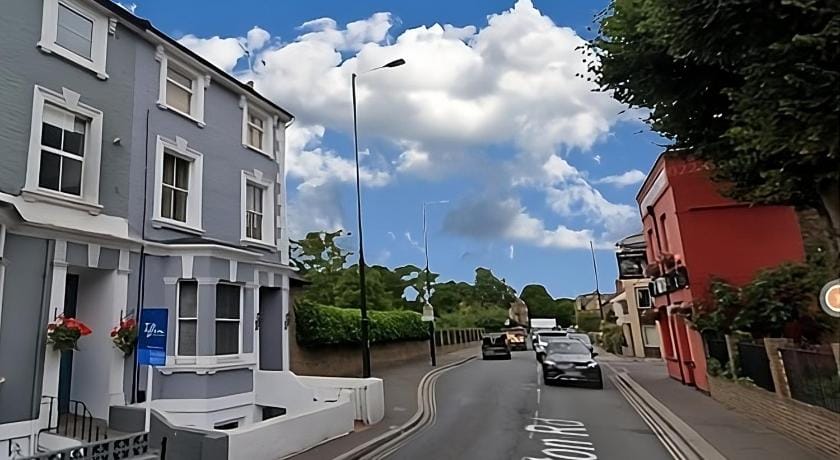 Studio @ 113b - A Home Away From Home Apartment in London Borough of Richmond upon Thames