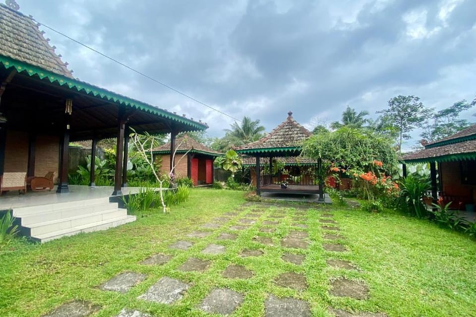 Capital O 94018 Joglo Eyang Niek Turi Syariah Hotel in Special Region of Yogyakarta