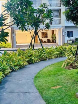 The hide out by R&R Apartment in Muntinlupa