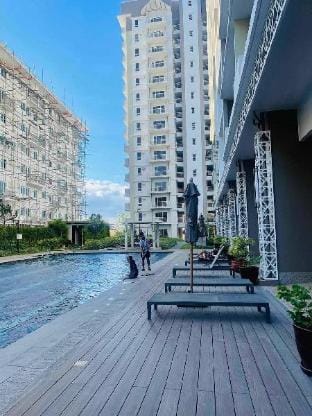 The hide out by R&R Apartment in Muntinlupa