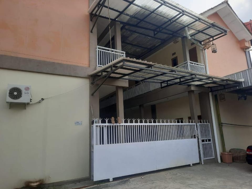 Hotel O Guest House Pak Eman Hotel in West Java