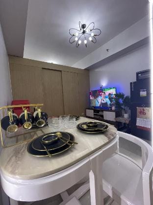 Cozy Two 1BR Condo Steps to SM North EDSA and MRT Apartment in Quezon City