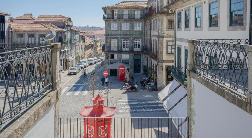 Liiiving in Porto   Cozy   Chic Downtown Apartment in Porto