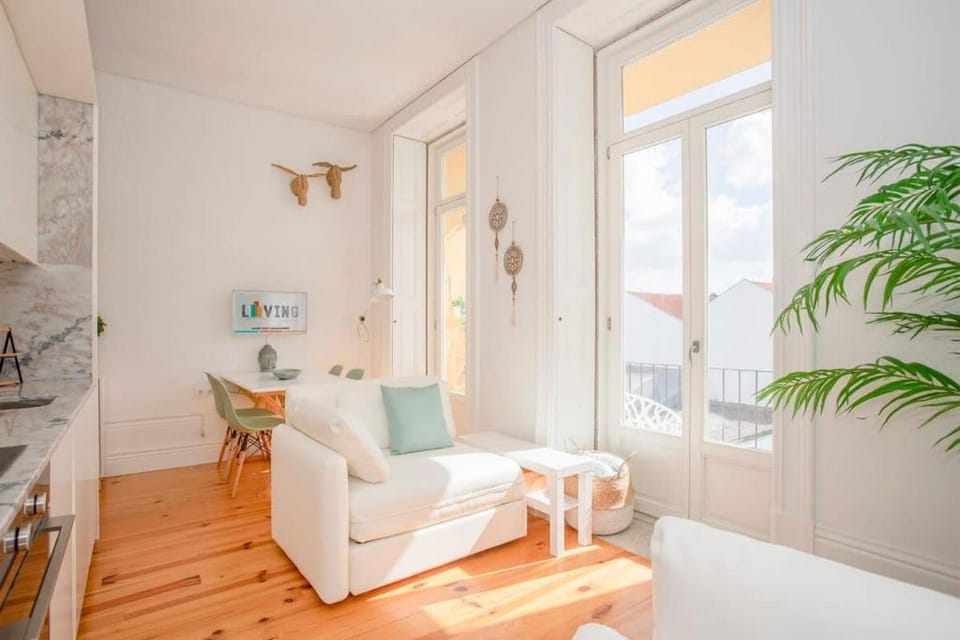 Liiiving in Porto - Downtown Balcony Studio Apartment in Porto