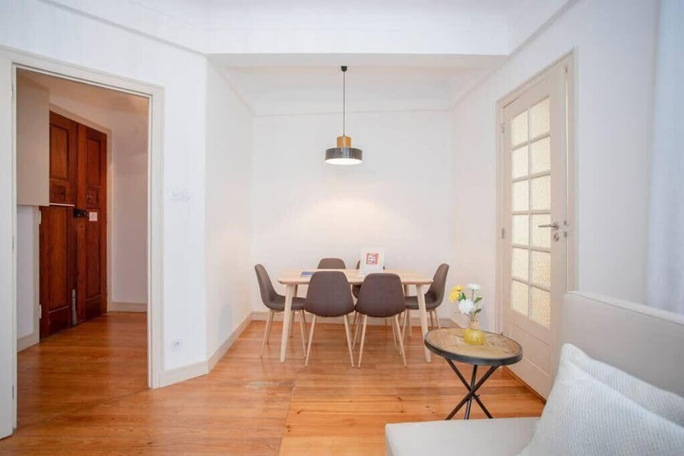 Liiiving in Porto   Light Spacious Apartment Apartment in Porto