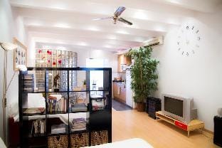 SUPER STUDIO IN THE HEART OF TRENDY GRACIA By MyRentalHost Apartment in Barcelona