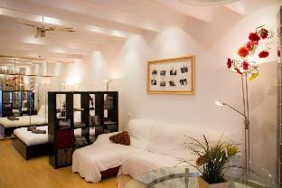 SUPER STUDIO IN THE HEART OF TRENDY GRACIA By MyRentalHost Apartment in Barcelona