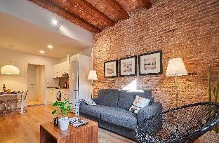Charming & Modern Apt in Trendy Gracia 5PP by MyRentalHost Apartment in Barcelona