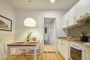 Charming & Modern Apt in Trendy Gracia 5PP by MyRentalHost Apartment in Barcelona