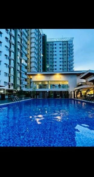Staycation w/ Pool view+2 beds+Wifi+Netflix Apartment in Cagayan de Oro