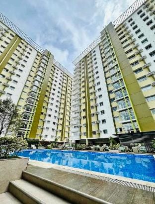 Staycation w/ Pool view+2 beds+Wifi+Netflix Apartment in Cagayan de Oro