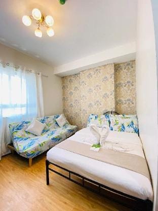 Staycation w/ Pool view+2 beds+Wifi+Netflix Apartment in Cagayan de Oro