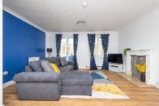 Parking, Self Check-in, WiFi, Smart TV, Garden Vacation rental in Leeds